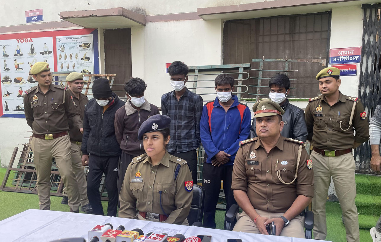 प्राधिकरण की ग्रिल चोरी कर कबाड़ी