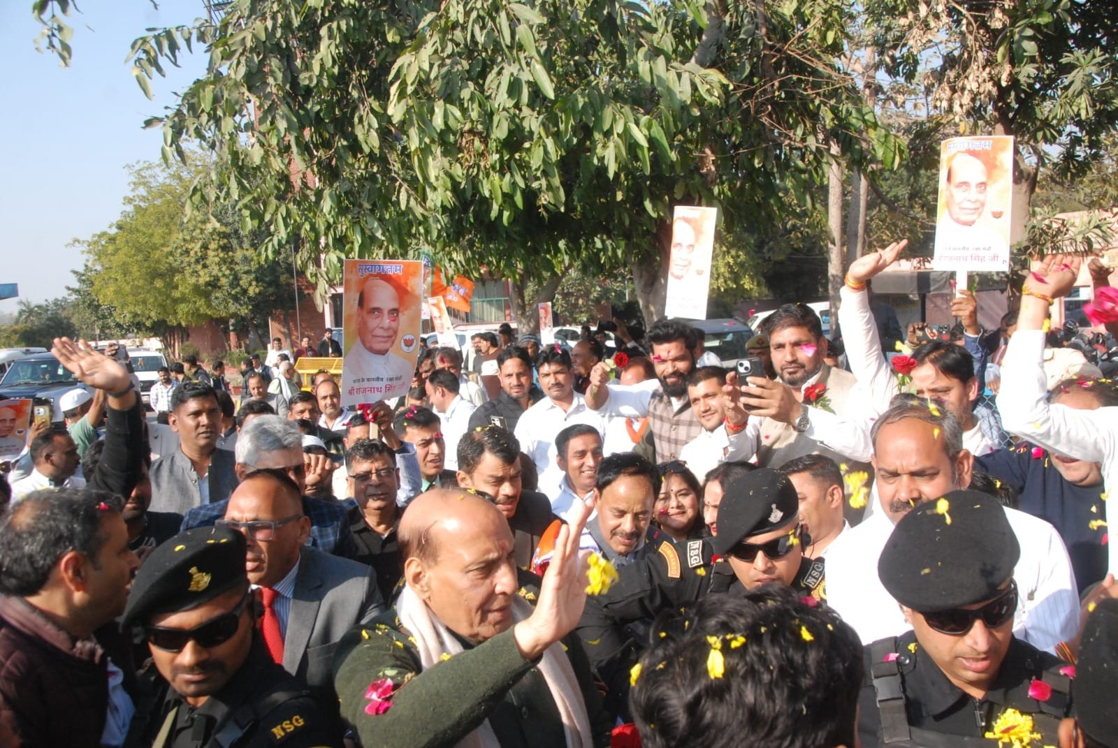 Noida News: कार्यकर्ताओं का समर्पण ही संगठन की सबसे बड़ी ताकत: राजनाथ सिंह