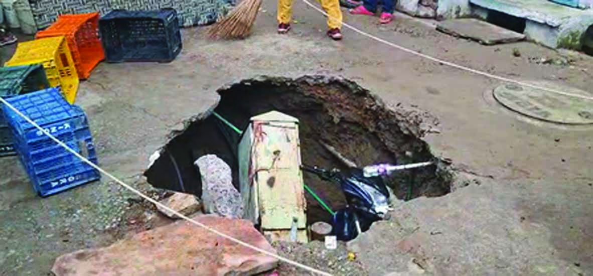 Road caves in in Agra